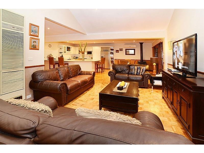 1 Gretal Court, Taylors Lakes VIC 3038