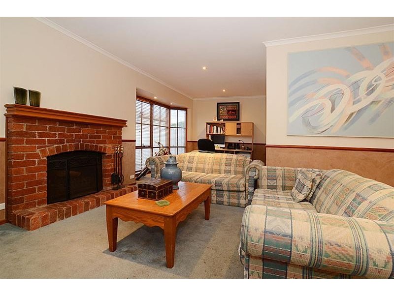 1 Gretal Court, Taylors Lakes VIC 3038