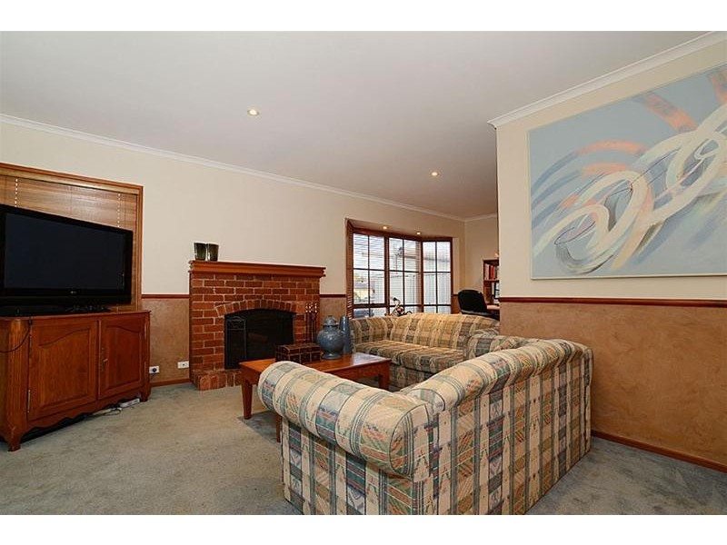 1 Gretal Court, Taylors Lakes VIC 3038