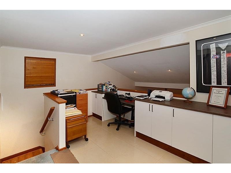 1 Gretal Court, Taylors Lakes VIC 3038