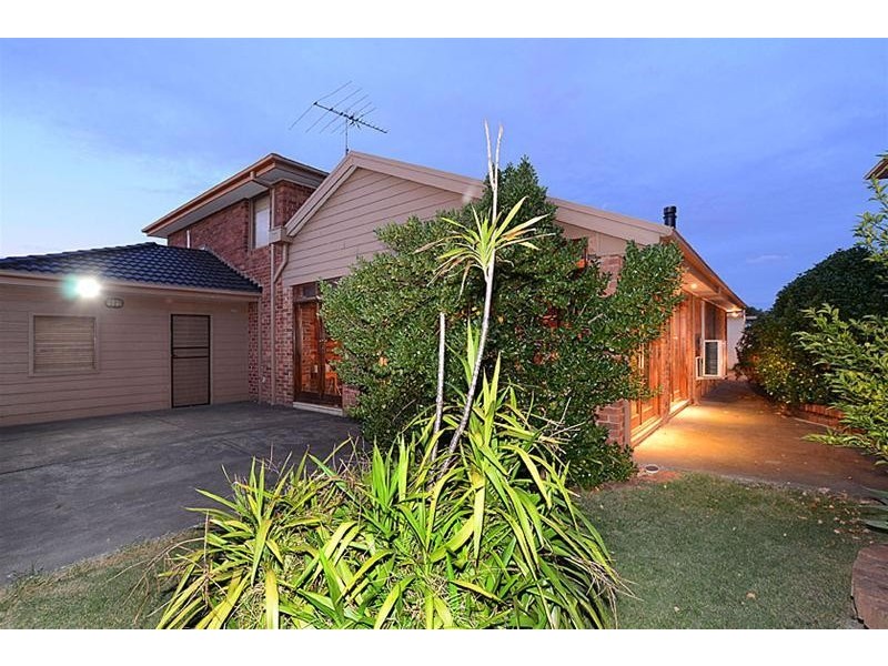 1 Gretal Court, Taylors Lakes VIC 3038