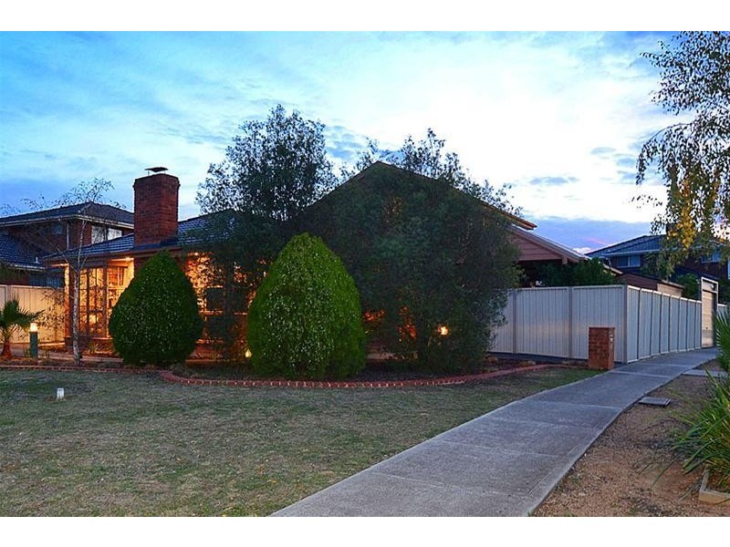 1 Gretal Court, Taylors Lakes VIC 3038