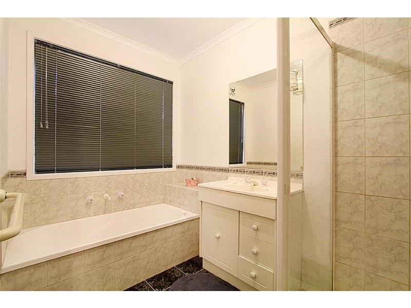 21 Brindalee Way, Hillside VIC 3037