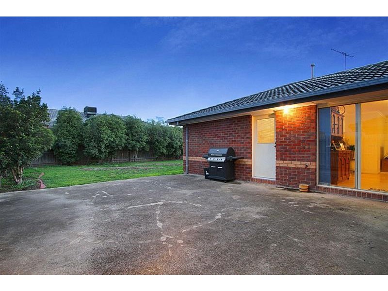 21 Brindalee Way, Hillside VIC 3037