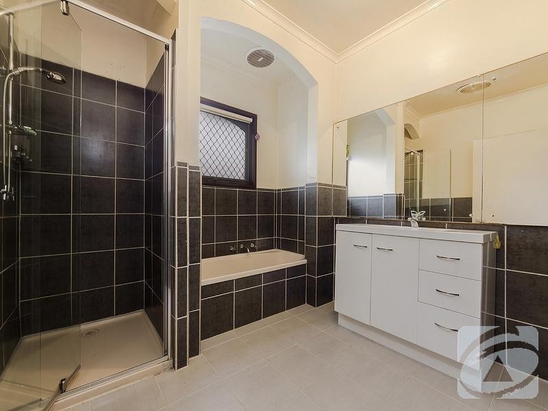 16 Clare Street, St Albans VIC 3021