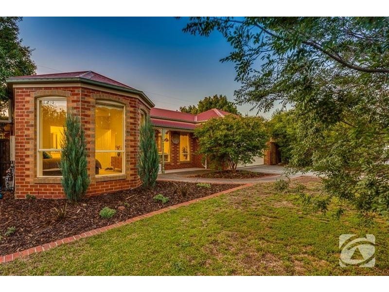 6 Lancelot Court, Hillside VIC 3037
