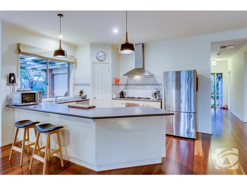 6 Lancelot Court, Hillside VIC 3037