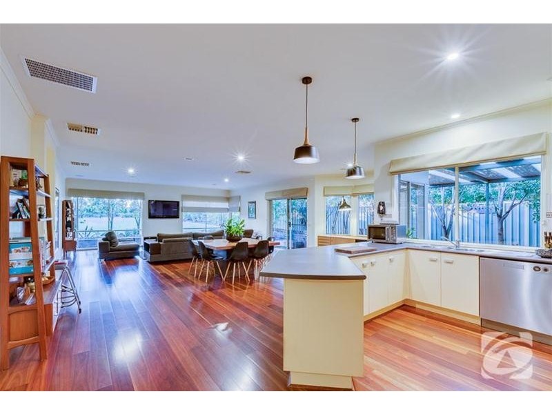 6 Lancelot Court, Hillside VIC 3037