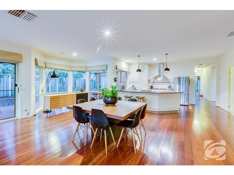 6 Lancelot Court, Hillside VIC 3037