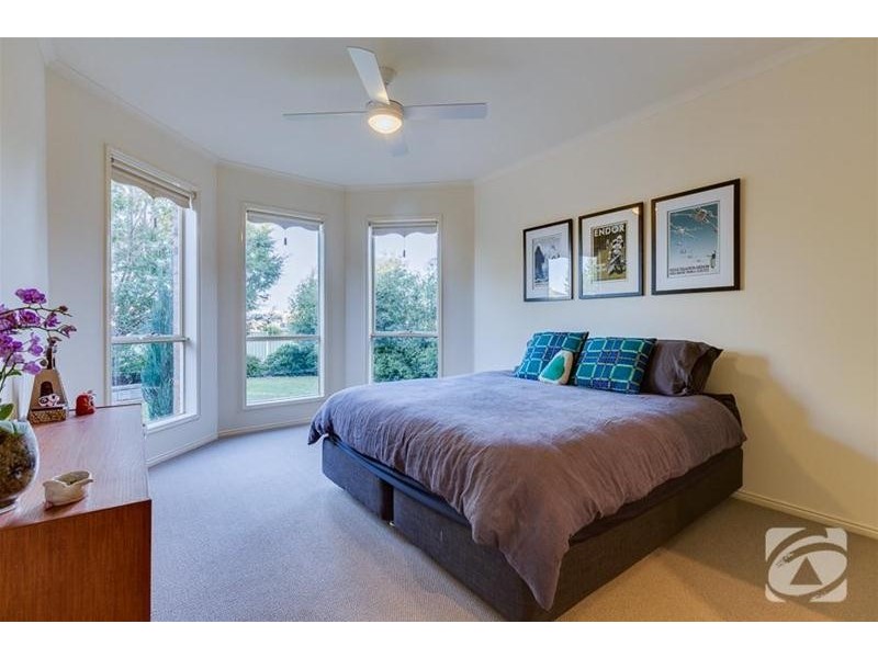 6 Lancelot Court, Hillside VIC 3037