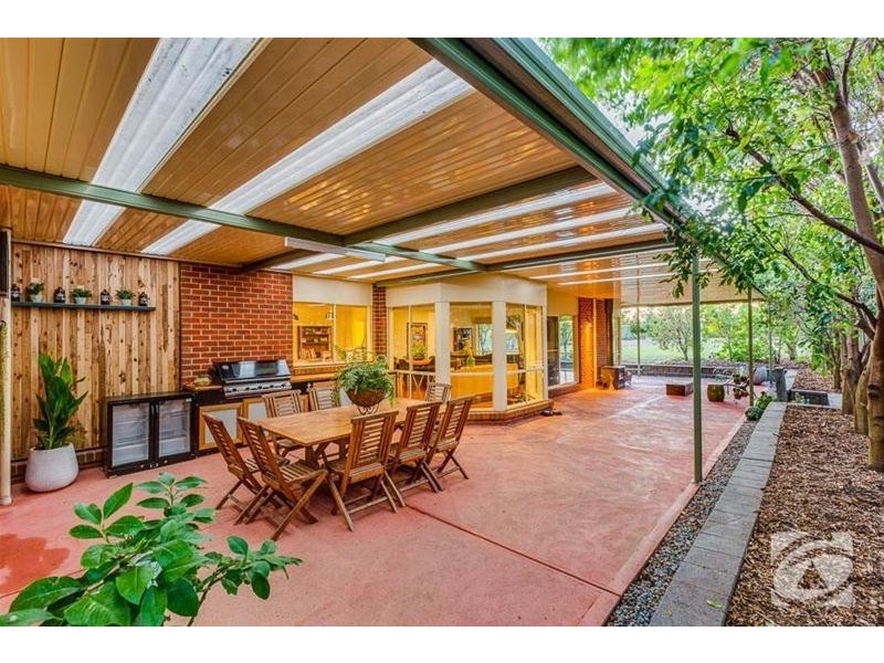 6 Lancelot Court, Hillside VIC 3037