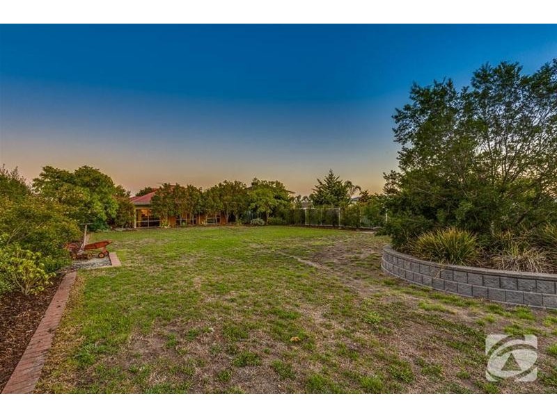 6 Lancelot Court, Hillside VIC 3037