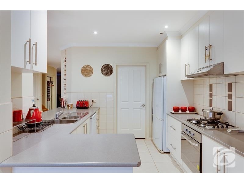 3 Barlow Close, Caroline Springs VIC 3023