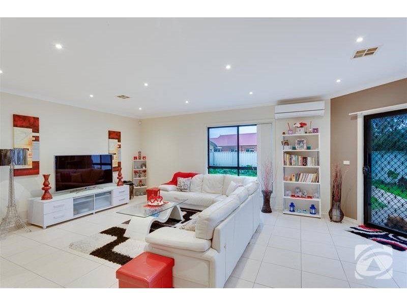 3 Barlow Close, Caroline Springs VIC 3023