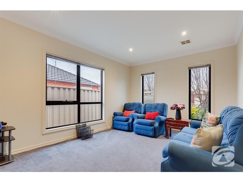 3 Barlow Close, Caroline Springs VIC 3023