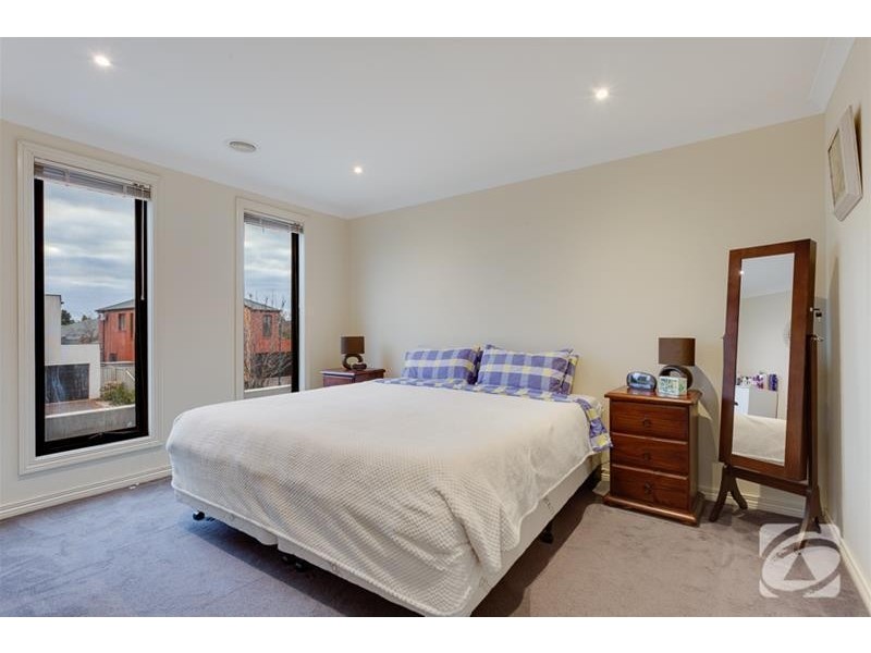 3 Barlow Close, Caroline Springs VIC 3023