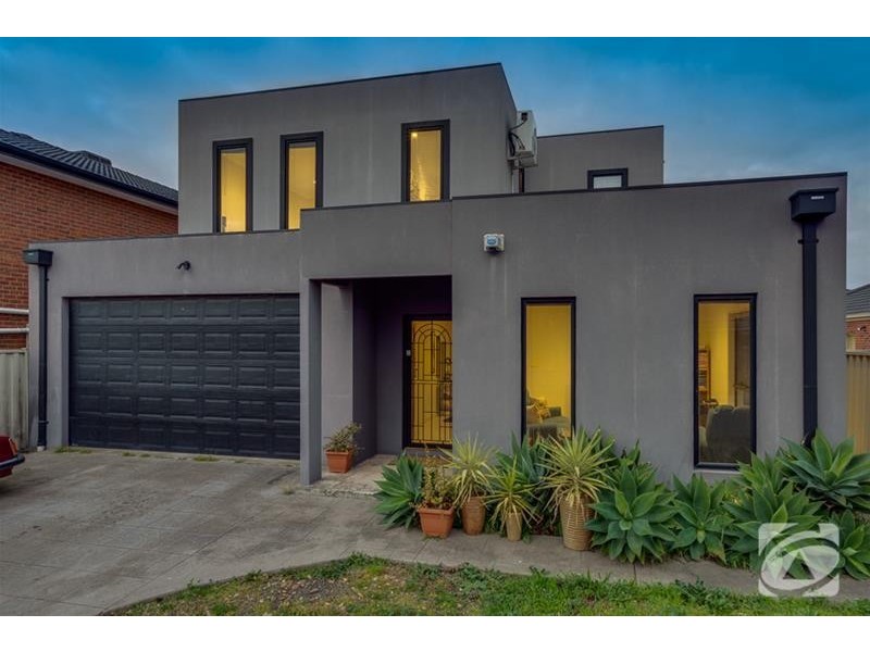 3 Barlow Close, Caroline Springs VIC 3023