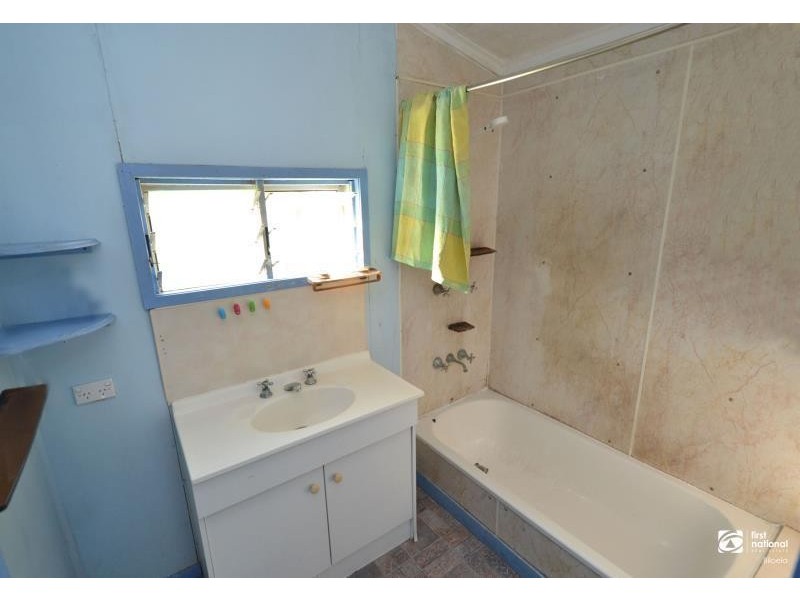 1 Warren Street, Goovigen QLD 4702