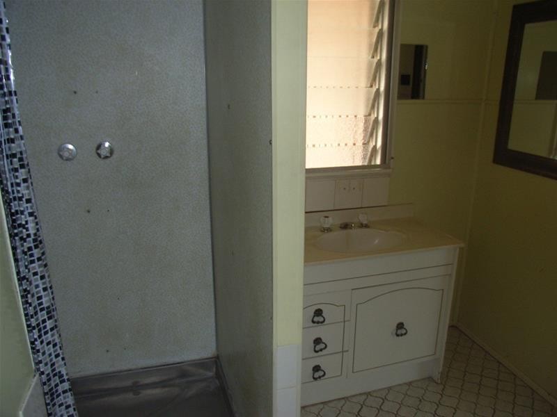 2/63 Bell Street, Biloela QLD 4715