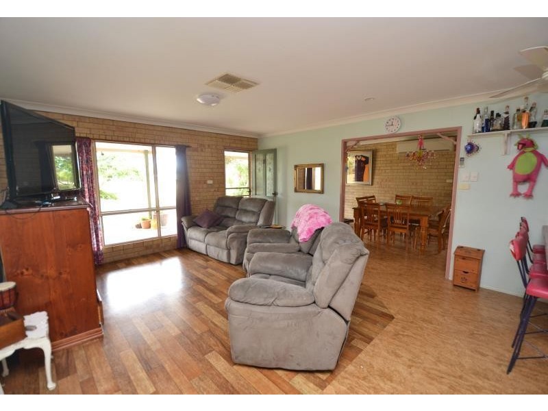 8 Blanchs Road, Thangool QLD 4716