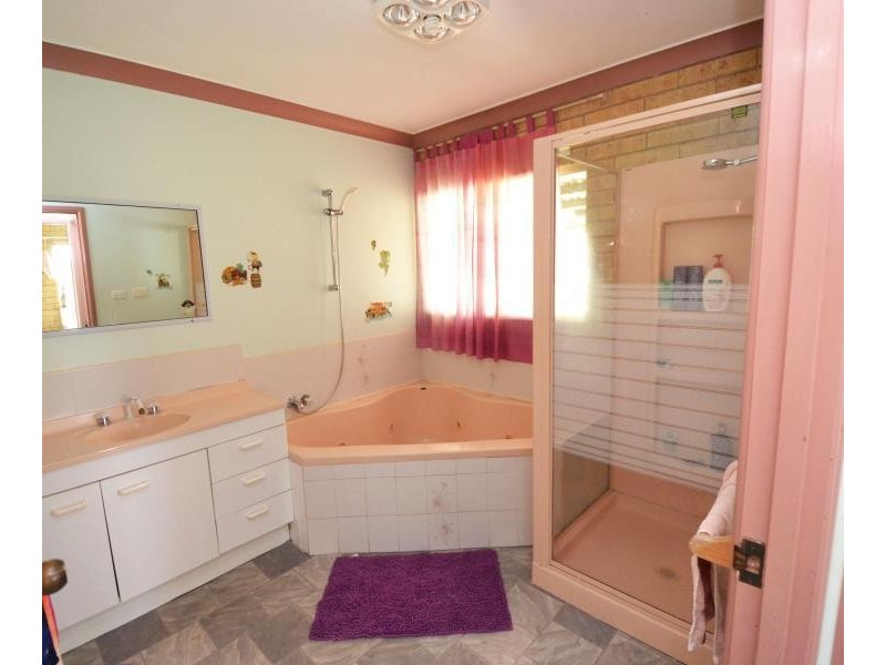 8 Blanchs Road, Thangool QLD 4716