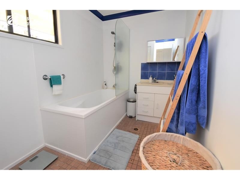 8 Winston Street, Thangool QLD 4716