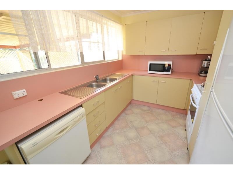 2 Earlsfield Street, Biloela QLD 4715