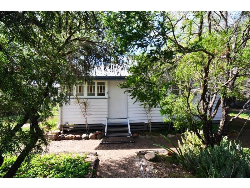 4 Kroombit Street, Biloela QLD 4715