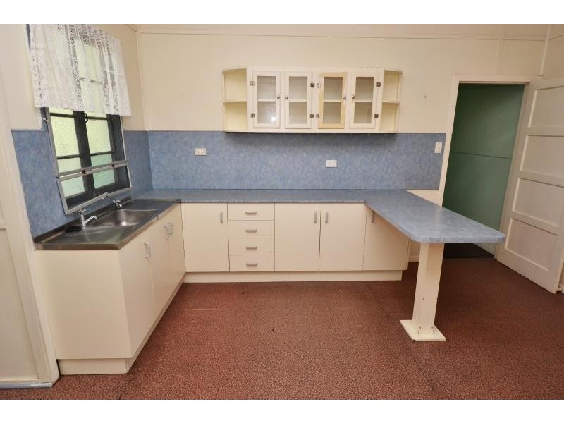 4 Kroombit Street, Biloela QLD 4715