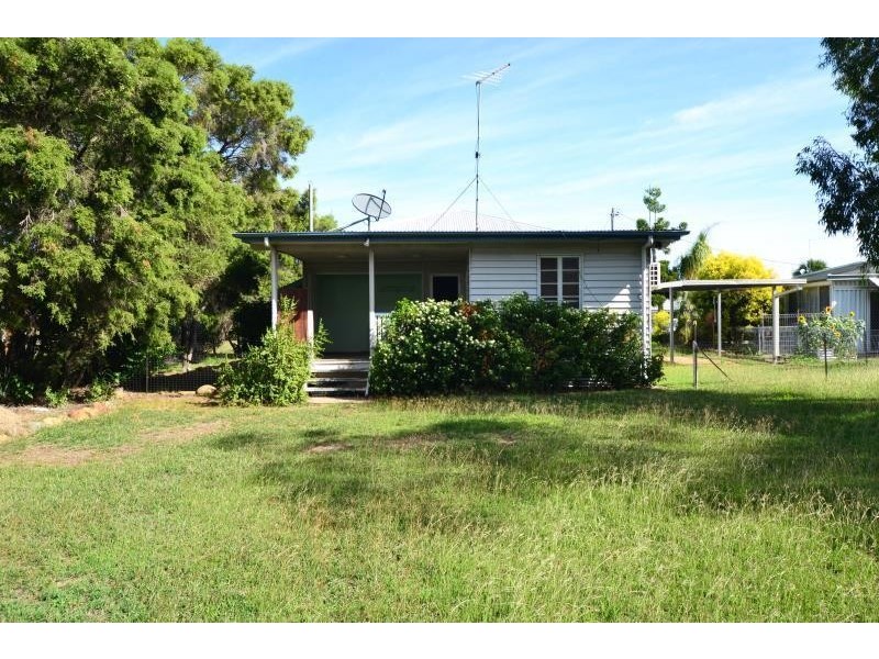 4 Kroombit Street, Biloela QLD 4715