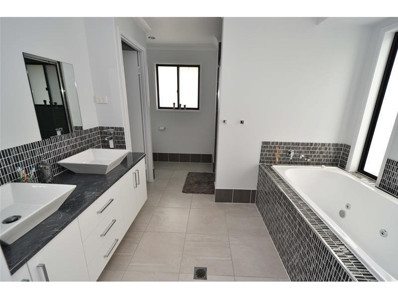 18-20 Highland Way, Biloela QLD 4715