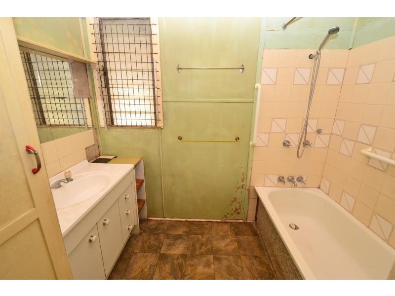 105 Kroombit Street, Biloela QLD 4715