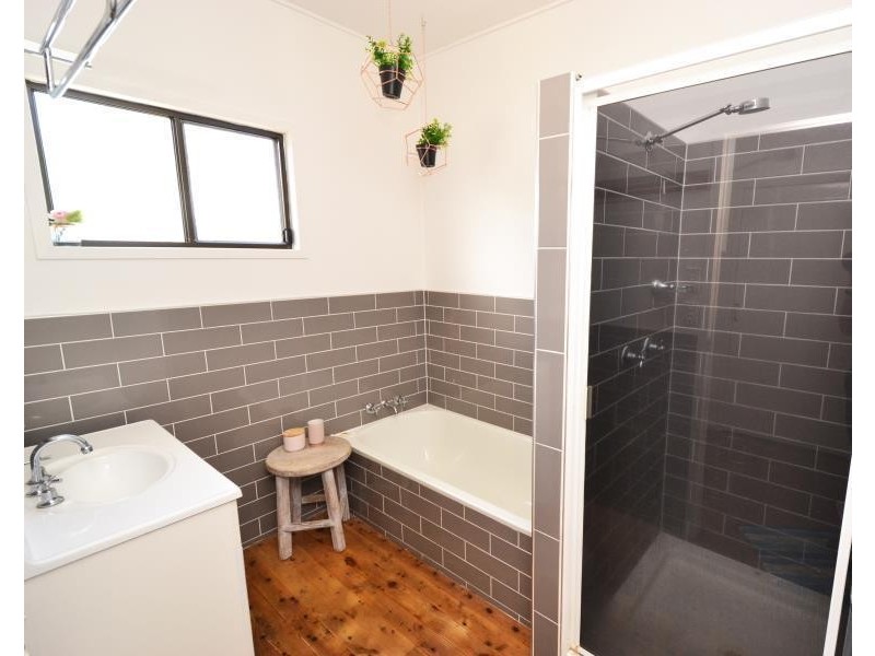 18 Kariboe Street, Biloela QLD 4715