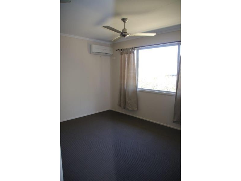 11 Farmer Street, Moura QLD 4718