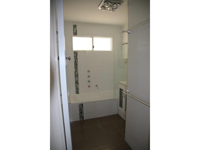 11 Farmer Street, Moura QLD 4718