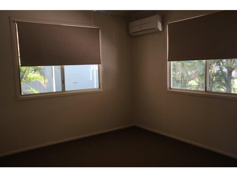 11 Farmer Street, Moura QLD 4718