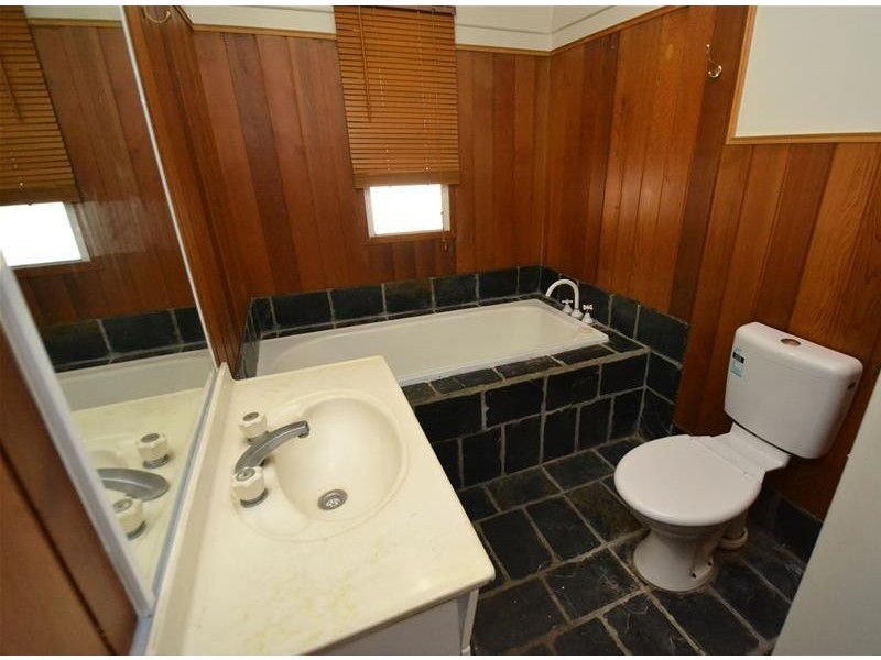 102 Bell Street, Biloela QLD 4715