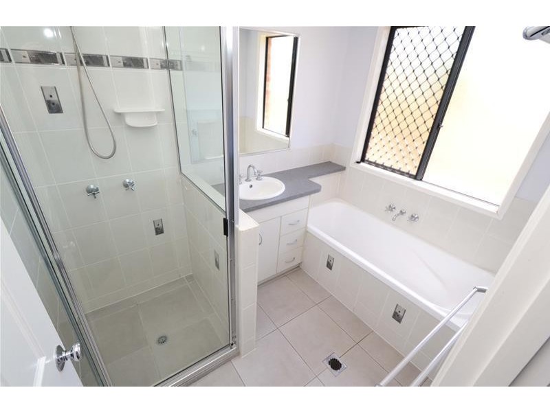 33 Paroz Crescent, Biloela QLD 4715