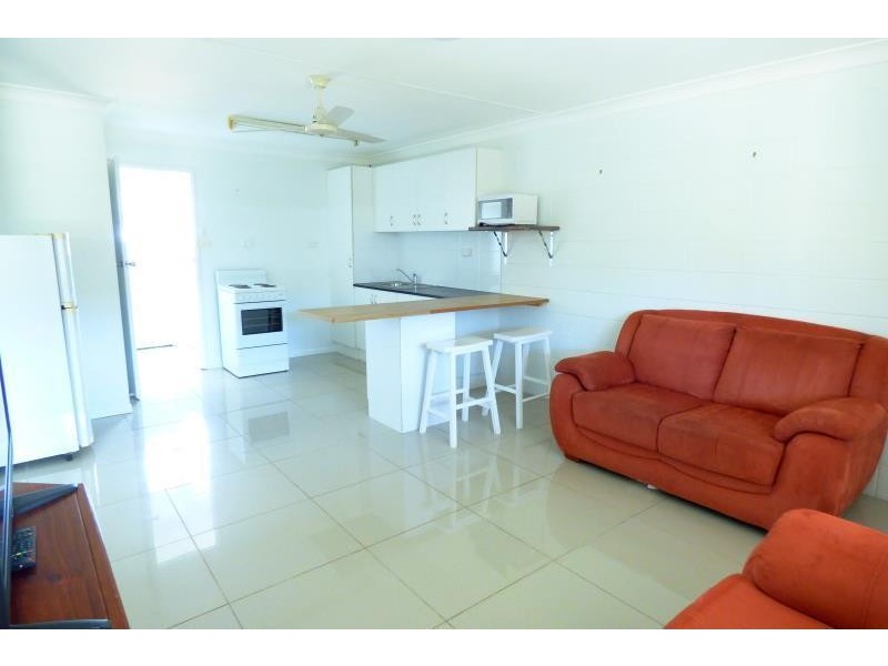 2/151 Kariboe Street, Biloela QLD 4715