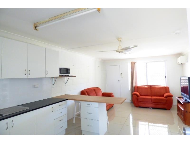 2/151 Kariboe Street, Biloela QLD 4715