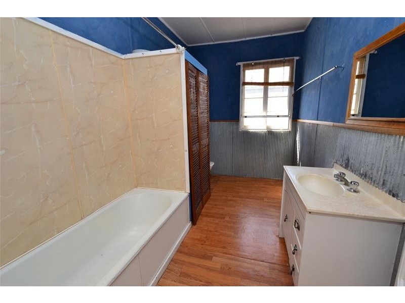 108 Kroombit Street, Biloela QLD 4715