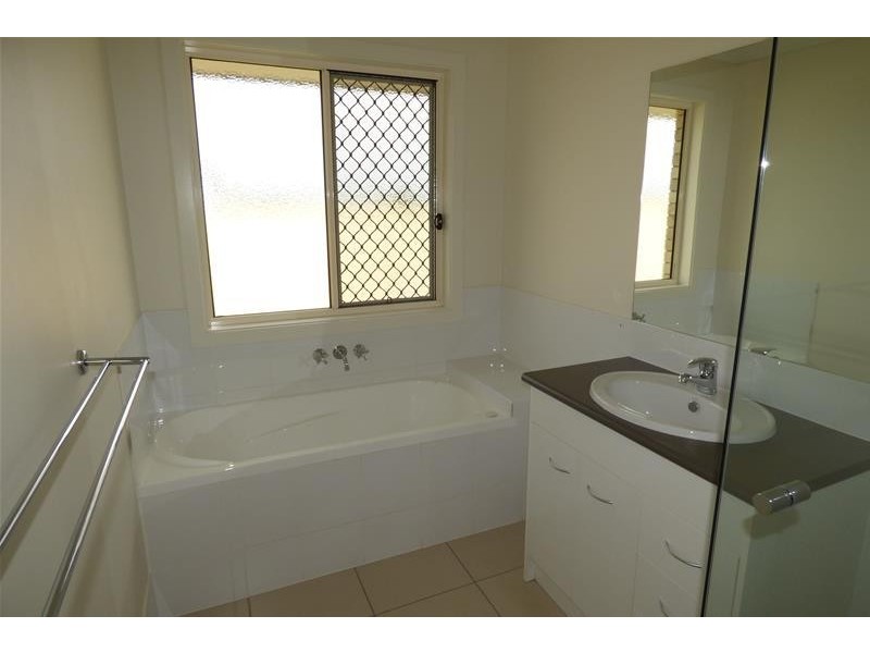 6 Halberstater Close, Biloela QLD 4715