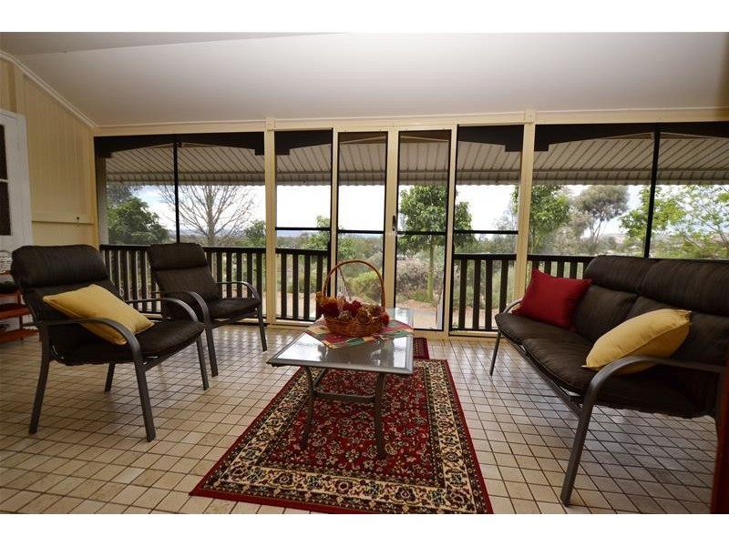 28 Paroz Crescent, Biloela QLD 4715