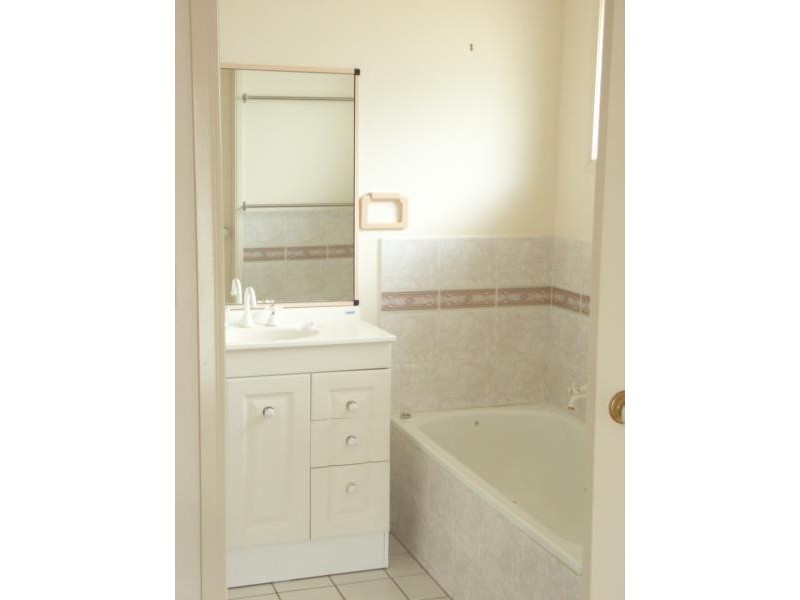 4 Earlsfield Street, Biloela QLD 4715