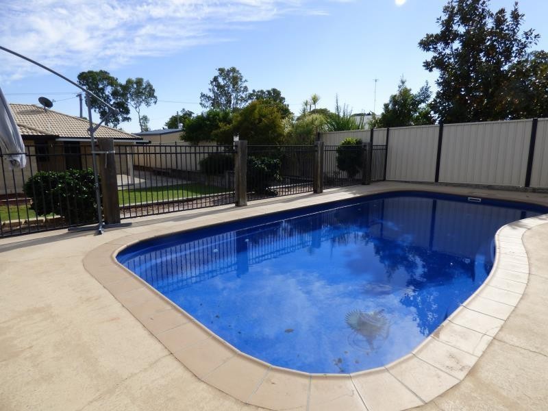 4 King Street, Moura QLD 4718