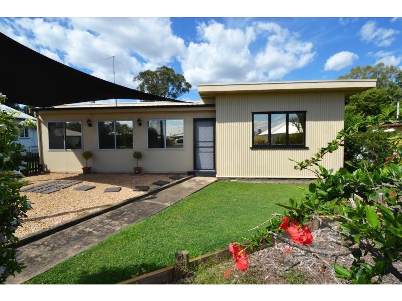 16 Kroombit Street, Biloela QLD 4715