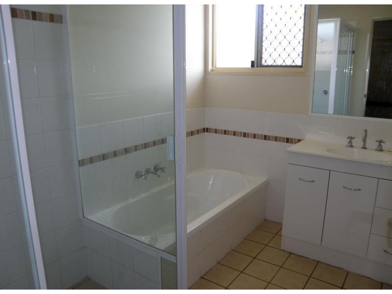 4 Valley View Drive, Biloela QLD 4715