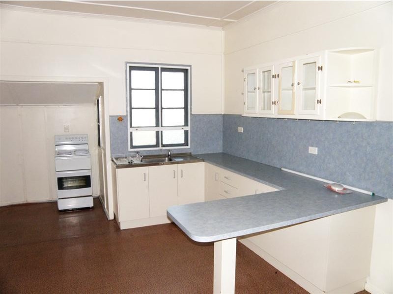 4 Kroombit Street, Biloela QLD 4715