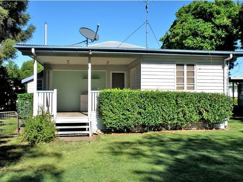 4 Kroombit Street, Biloela QLD 4715