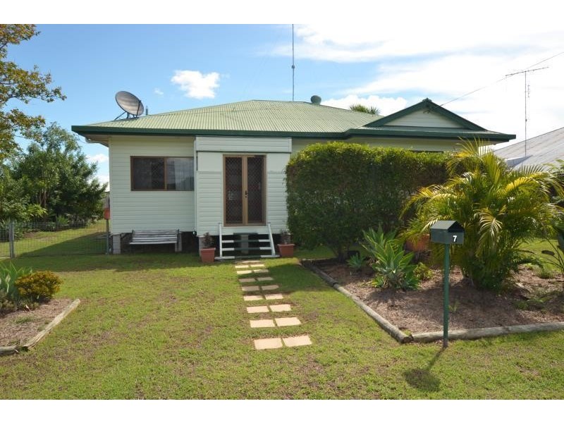 7 Kroombit Street, Biloela QLD 4715